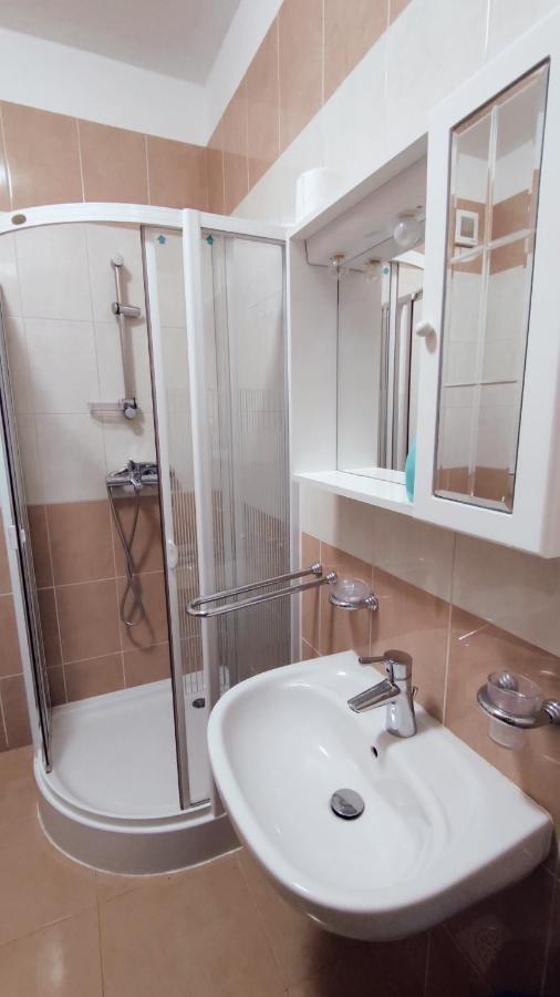 App Oleander Apartment Umag Ngoại thất bức ảnh